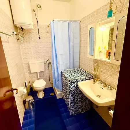 2br Flat 8-min Walk From Rena Bianca, Pvt Parking Apartamento *