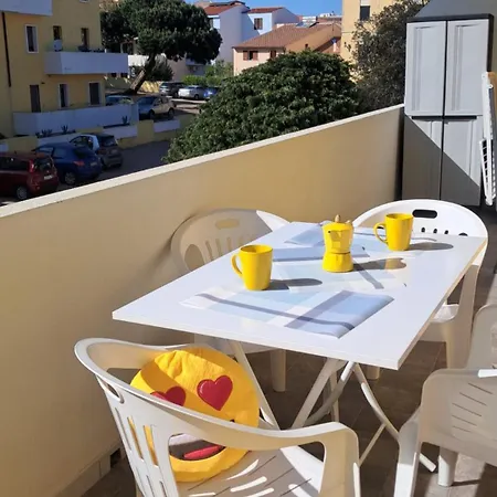2br Flat 8-min Walk From Rena Bianca, Pvt Parking * Santa Teresa Gallura