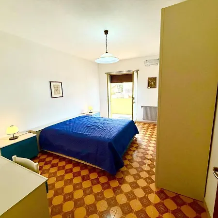 2br Flat 8-min Walk From Rena Bianca, Pvt Parking