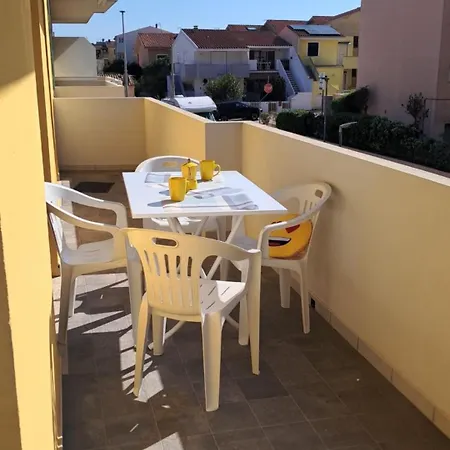 2br Flat 8-min Walk From Rena Bianca, Pvt Parking Apartment
